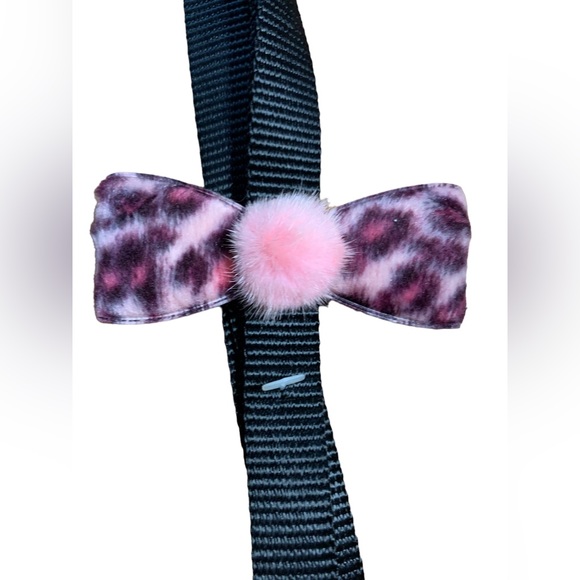 NWT - Icing by Claire's Pet Leash with Fluffy Furry Bow - Picture 4 of 4